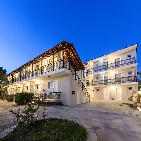 Karras Livin Apartment Laganas Luaran gambar