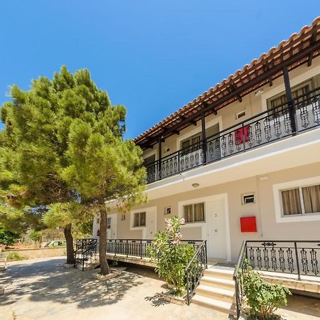 Karras Livin Apartment Laganas Luaran gambar