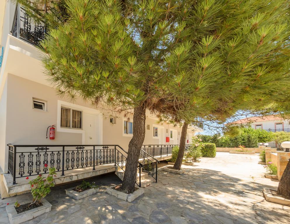 Karras Livin Apartment Laganas Luaran gambar