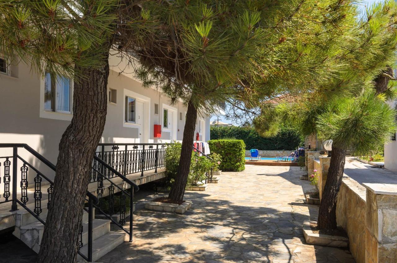 Karras Livin Apartment Laganas Luaran gambar