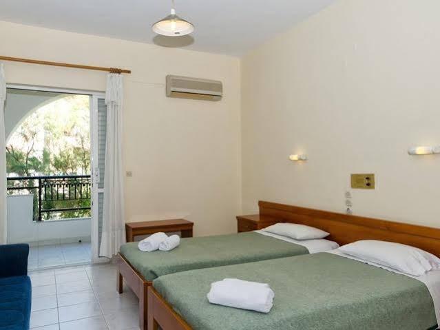 Karras Livin Apartment Laganas Luaran gambar