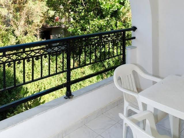 Karras Livin Apartment Laganas Luaran gambar