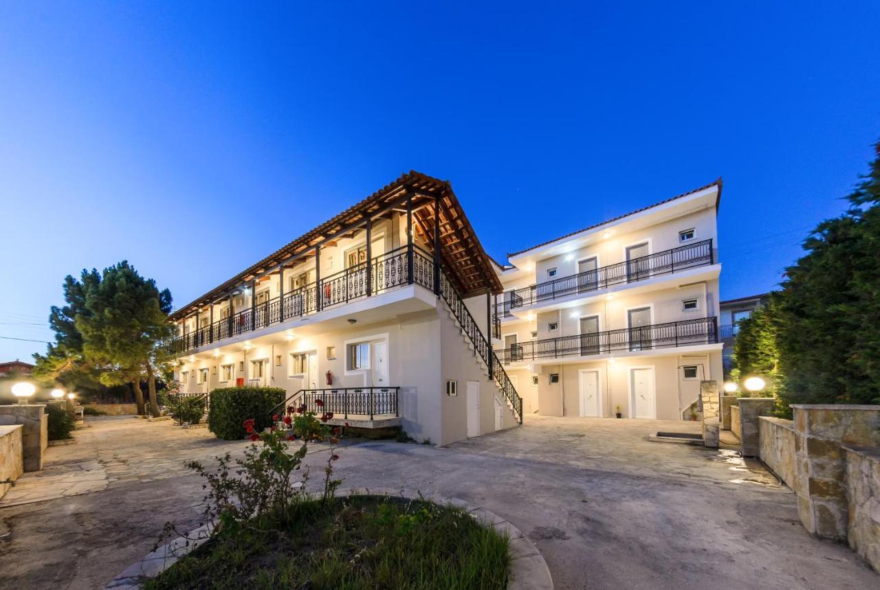 Karras Livin Apartment Laganas Luaran gambar