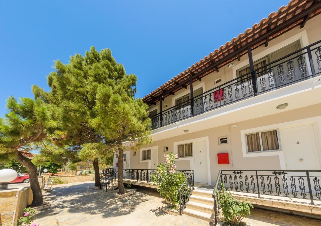 Karras Livin Apartment Laganas Luaran gambar